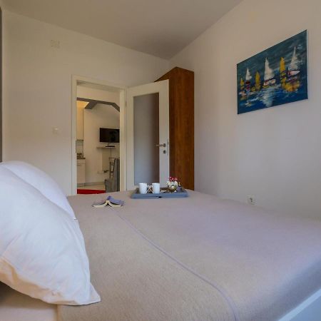 Apartments Zec Crikvenica Buitenkant foto