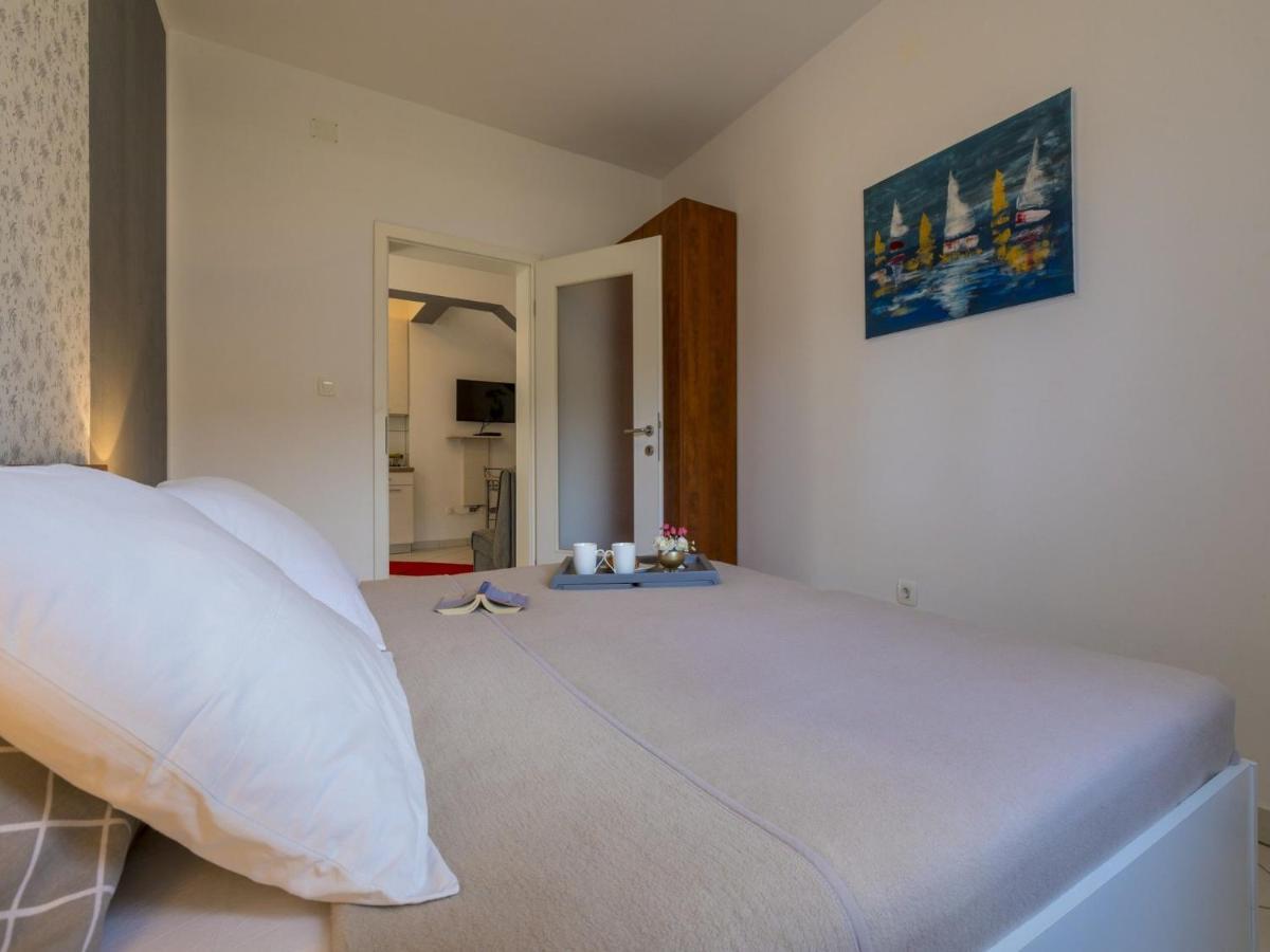 Apartments Zec Crikvenica Buitenkant foto