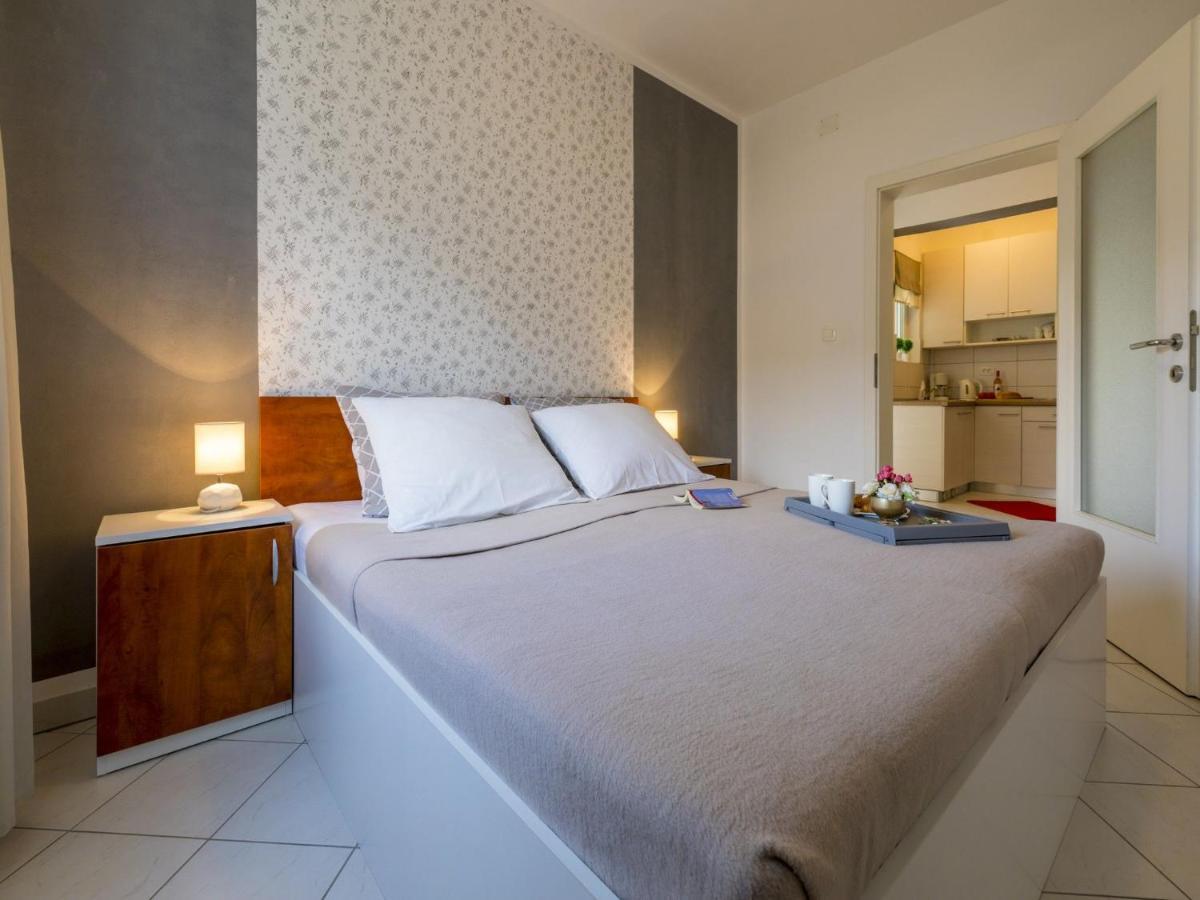 Apartments Zec Crikvenica Buitenkant foto