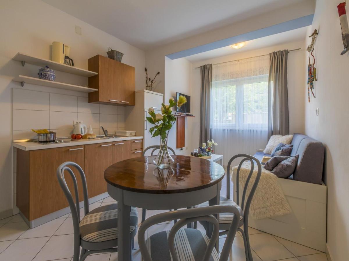 Apartments Zec Crikvenica Buitenkant foto