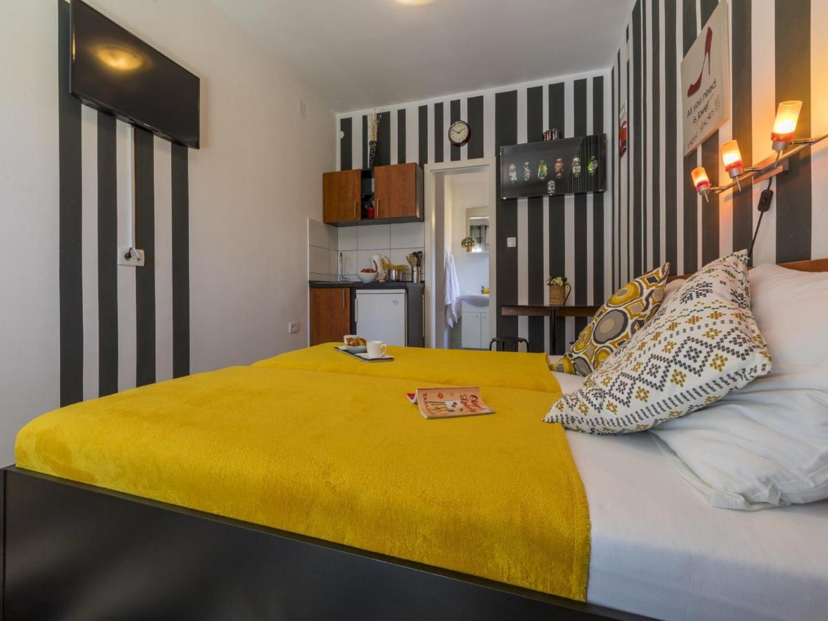 Apartments Zec Crikvenica Buitenkant foto